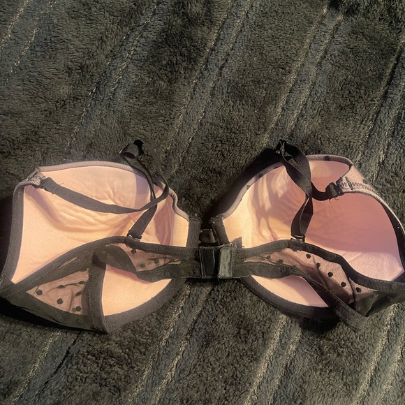 Victoria’s Secret 36D Bra with adjust in front - Picture 2 of 3